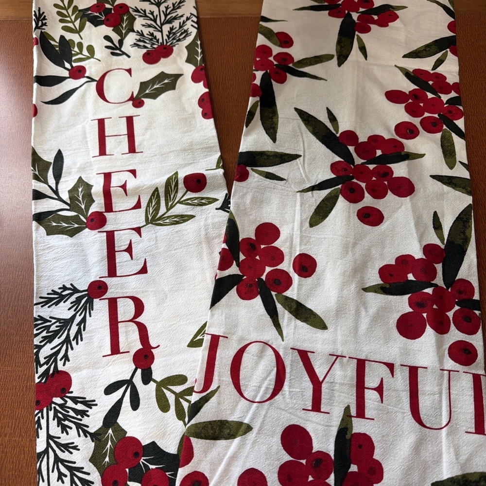 Set Of 2 New Kitchen Tea Towels Red Cherry Holly Berries Cotton 26x18 Christmas